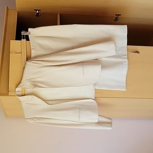 Small Cream 2-piece jacket & skirt